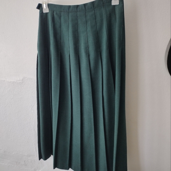 Vintage pleated skirt. - Picture 2 of 2